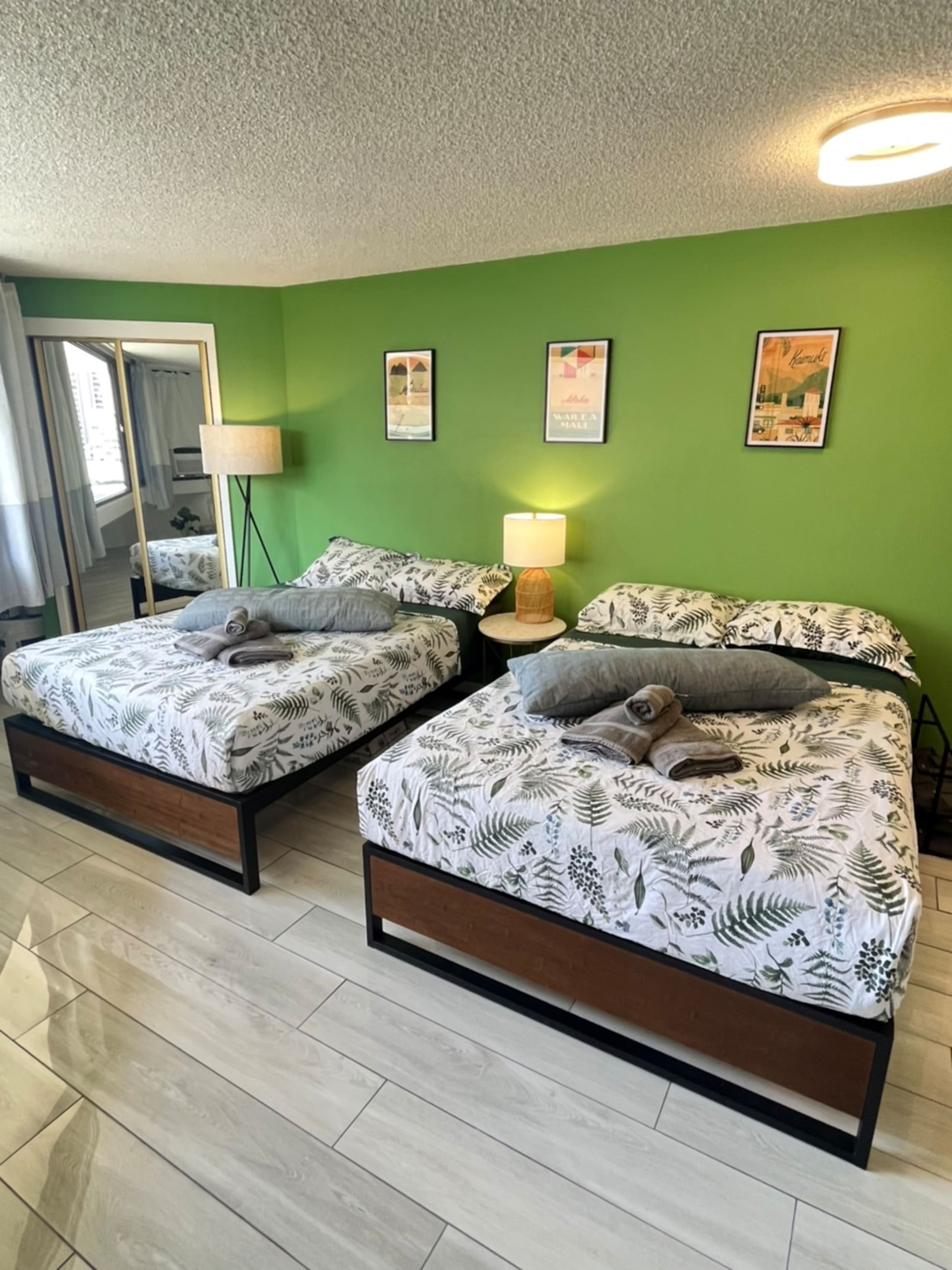 Condo in Honolulu · ★4.6 · 1 bedroom · 2 beds · 1 private bath - Image 13