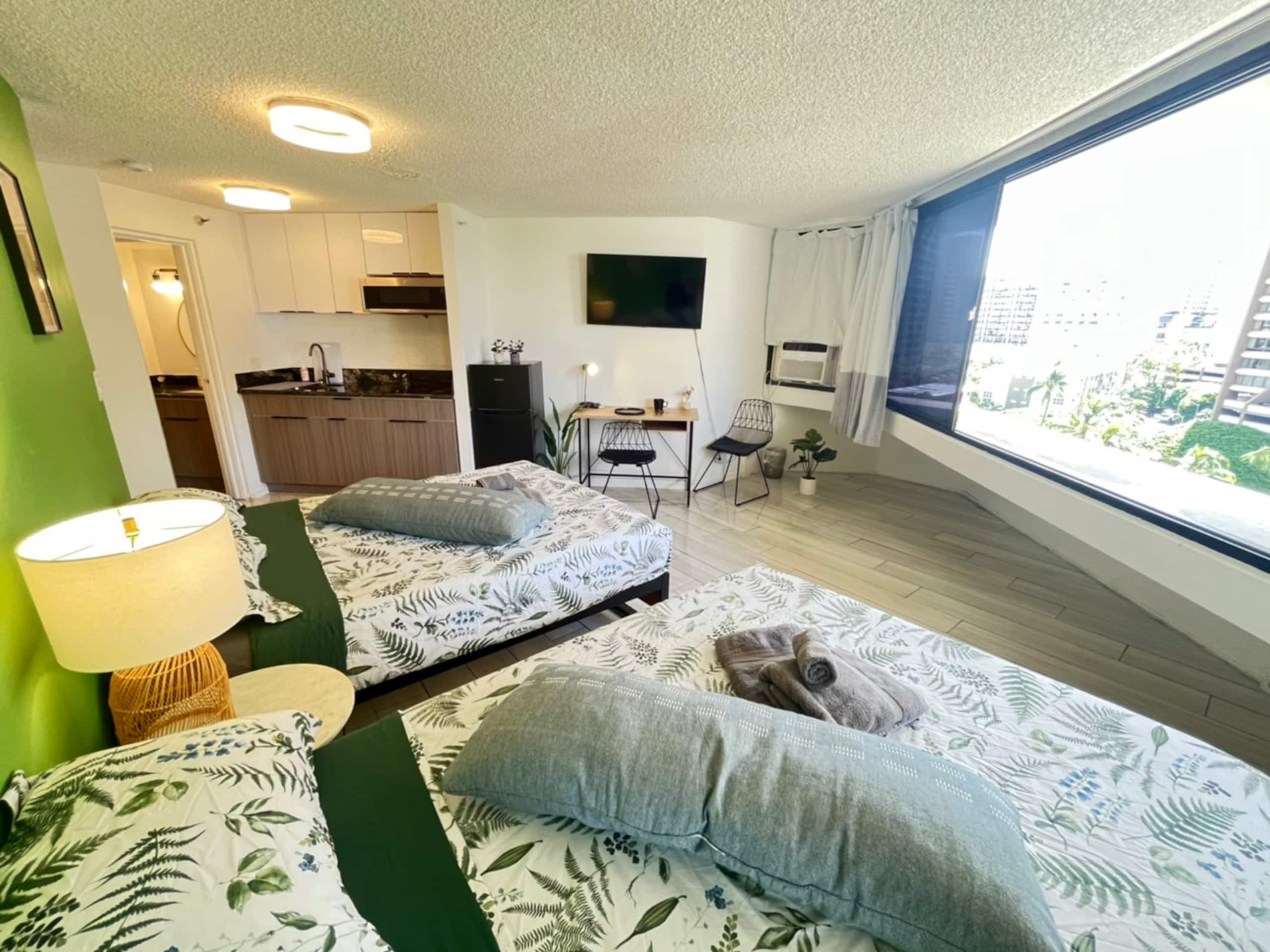 Condo in Honolulu · ★4.6 · 1 bedroom · 2 beds · 1 private bath - Image 9