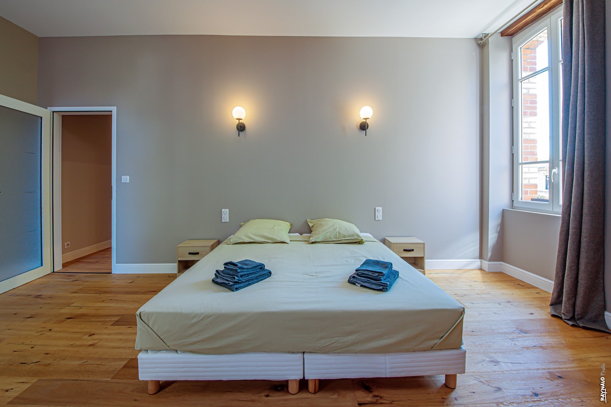 Chumba 2 ghorofani na kitanda cha watu wawili