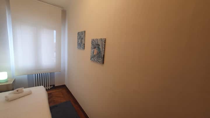 Dormitorio individual de la vivienda.