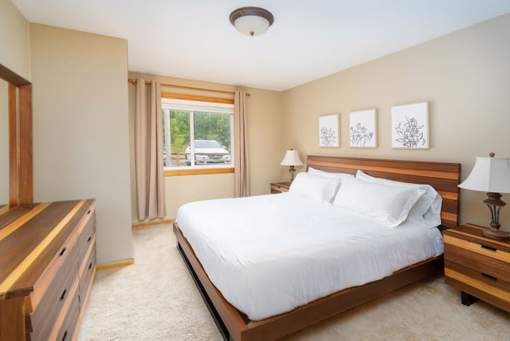 Საძინებელი 1-- დიდი საწოლით