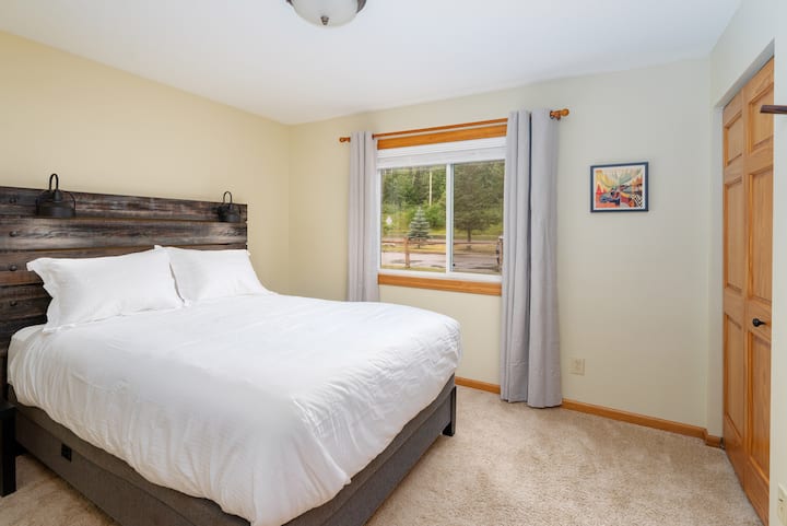 Საძინებელი 2-- საწოლი 152 × 203 სმ 