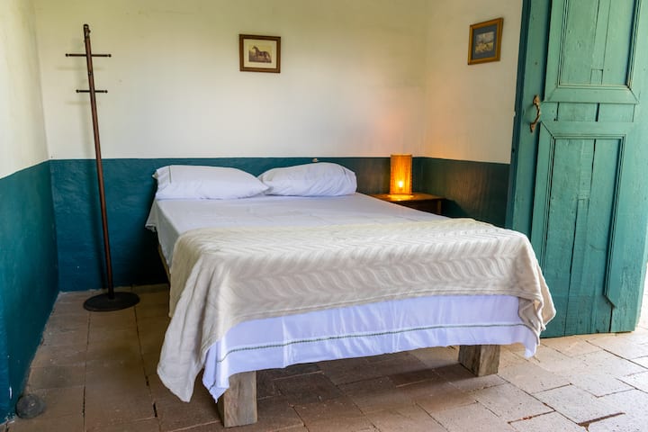 CAMA DOBLE EN ALCOBA 1