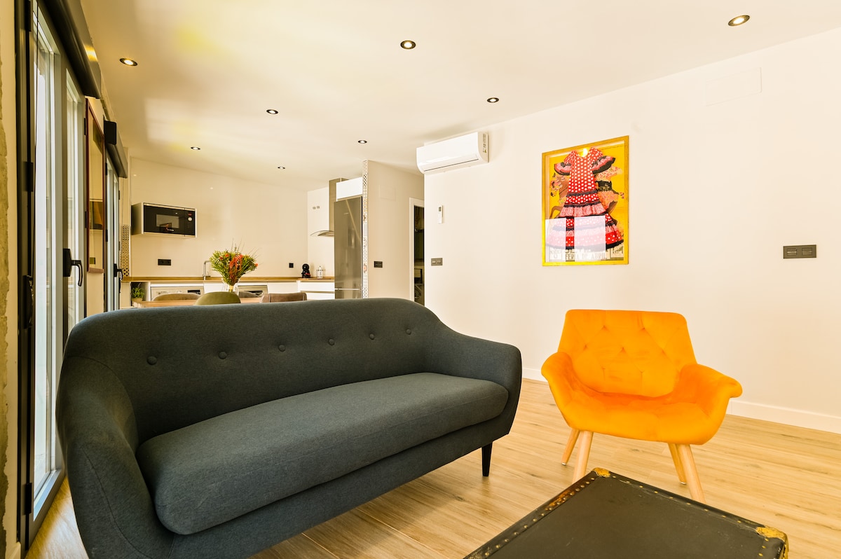 Popular Airbnb listing: SR Parasol. Magnificent and overlooking Las Seta in Encarnación Regina