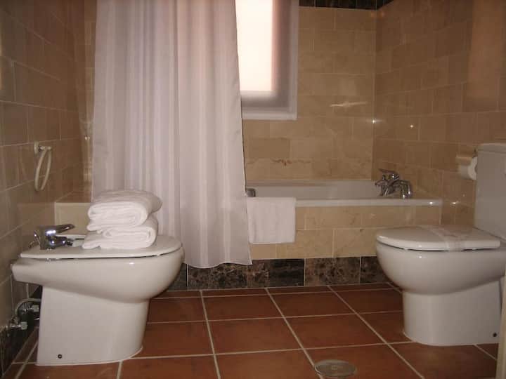 Tranquilo Y Amplio Duplex De 3 Habitaciones. - Estepona