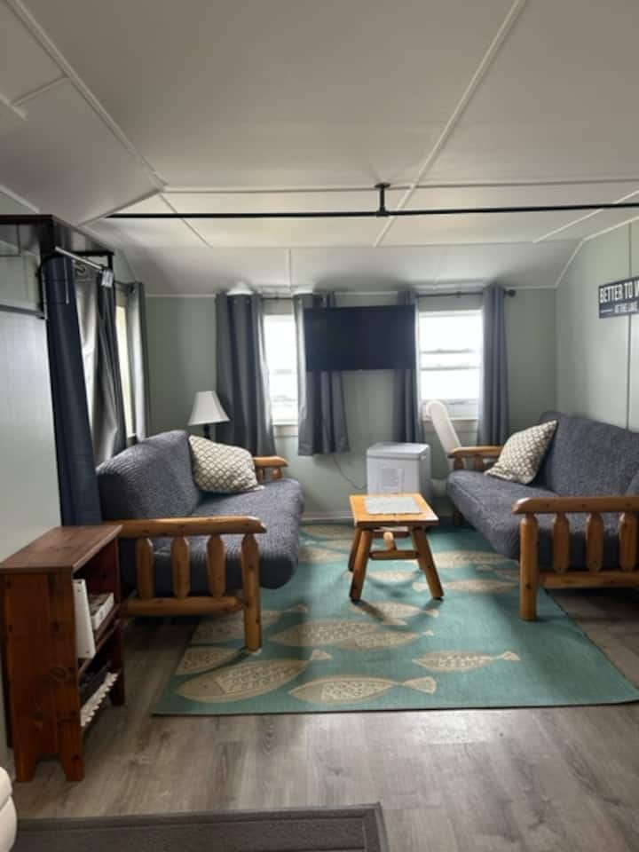 Cozy 1 Bedroom Cabin On The Lakefront #5 - Houghton Lake, MI
