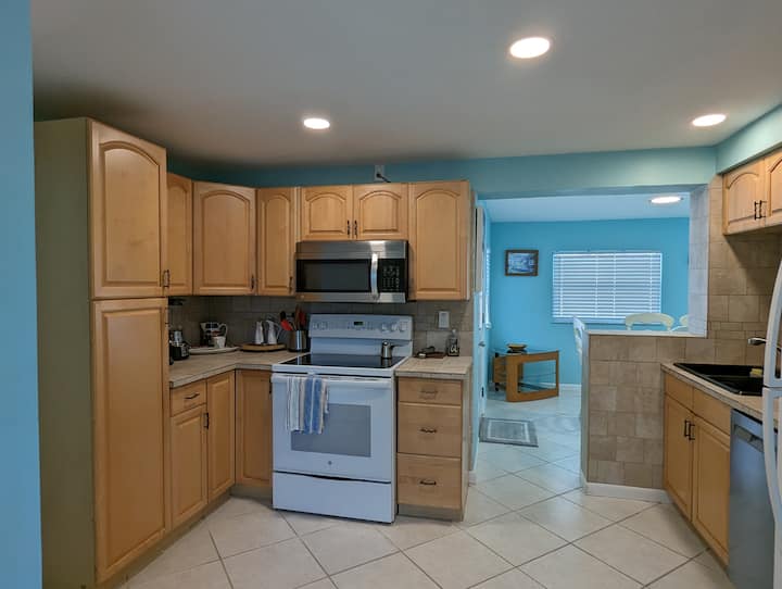 Private Heated Pool 2bd/1ba Just 6 Miles To Siesta - Sarasota, FL