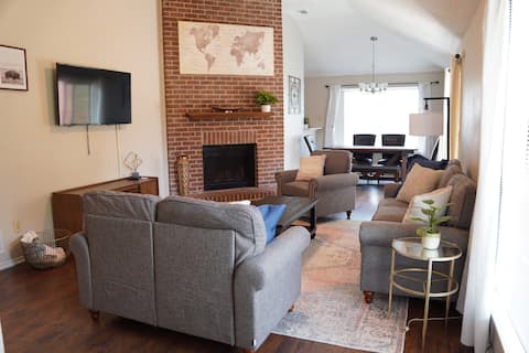 Cheerful 3 bedroom 2 bath home in Allen!
