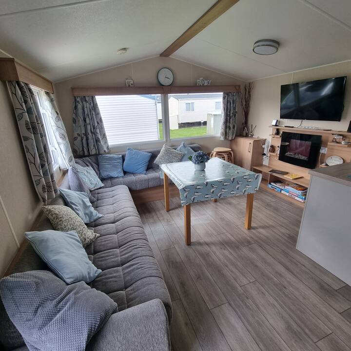 Comfortable 3 Bedroom, 6 Berth Static Caravan - Great Yarmouth