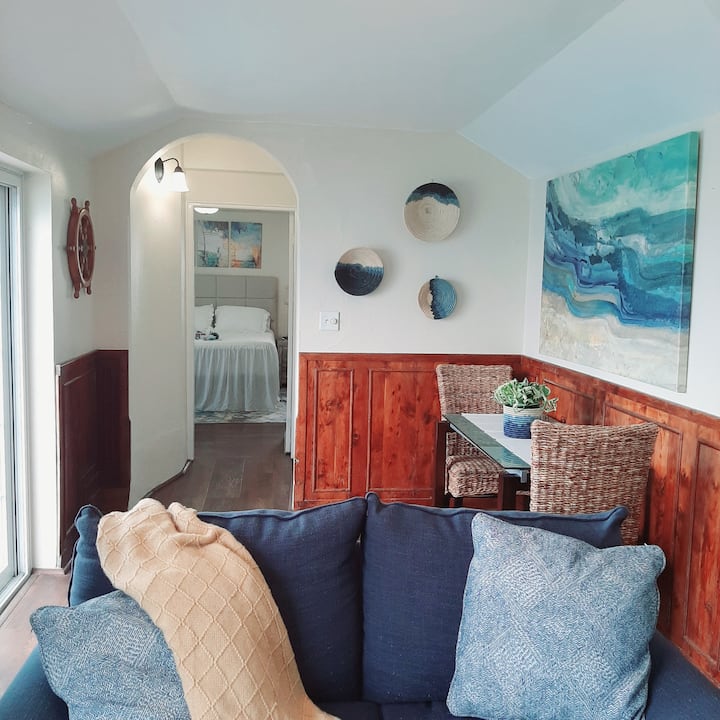 Paradise Found! Spacious Oceanfront Near Hamilton - Bermuda