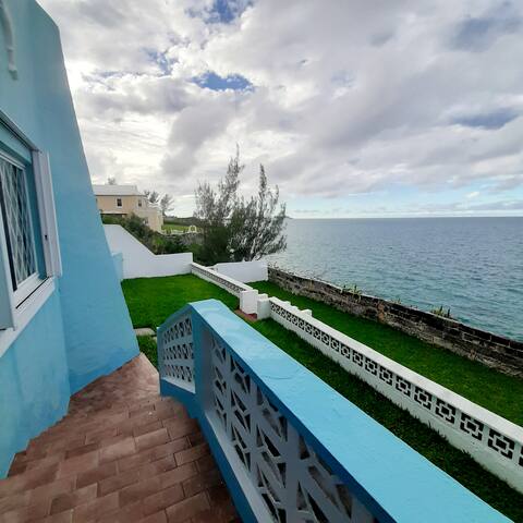 Paradise Found! Spacious Oceanfront Near Hamilton