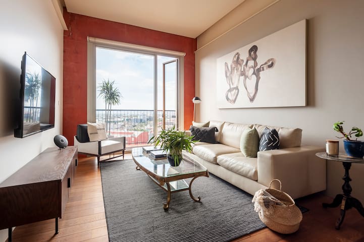 NEW! 12th Floor 2BD Flat with Stunning Photo View