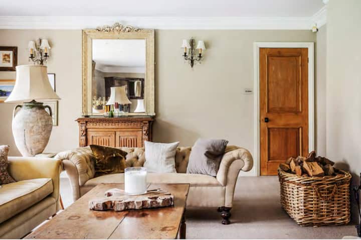 House Nr Guildford Surrey Tennis /Padel / Gym/pool - Farnham