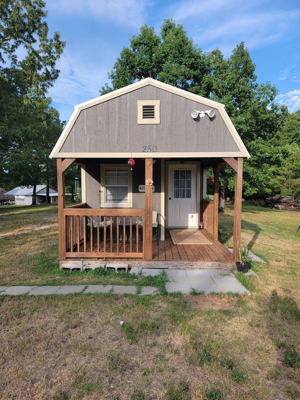 Cheerful Country Tiny Home! Tiny houses for Rent in Bauxite, Arkansas