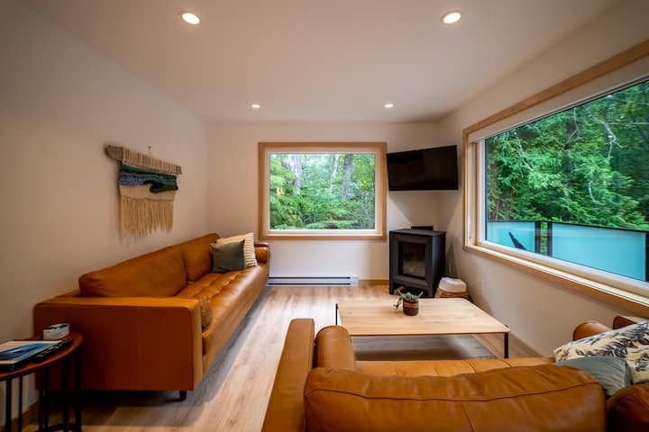 Hot Tub - Lovely 2 Bedroom - Tofino Secret Spot - Tofino