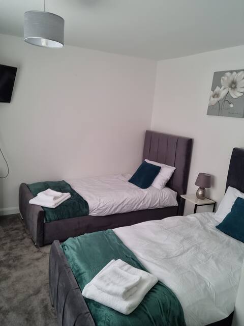 3 bed house Sleeps 6 - Great Sutton