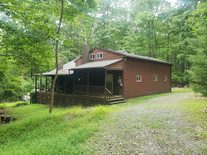 Penn State Cabin in the woods Cabins for Rent in Petersburg