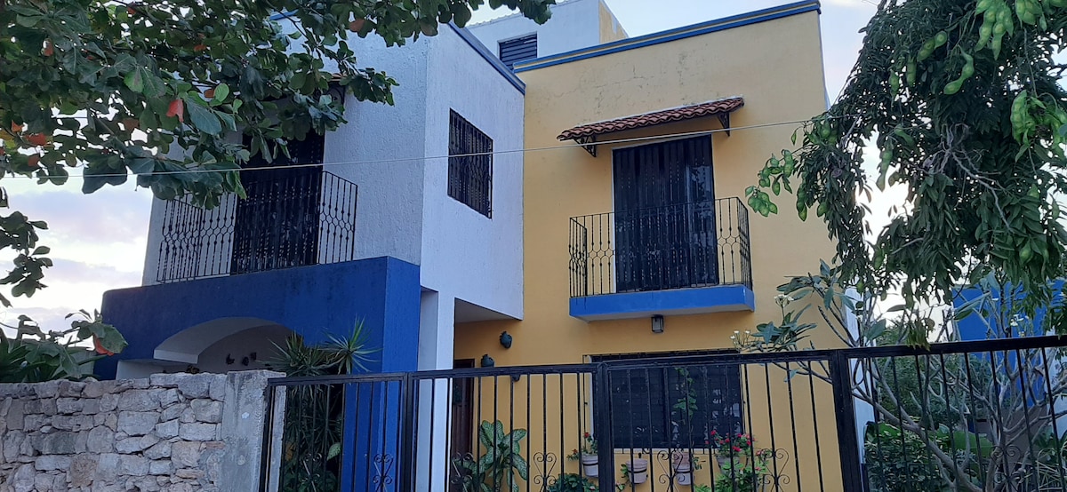 Casa Colibrí. 2 bedrooms, AC, wifi, great location with private bathtub in Los Cabos
