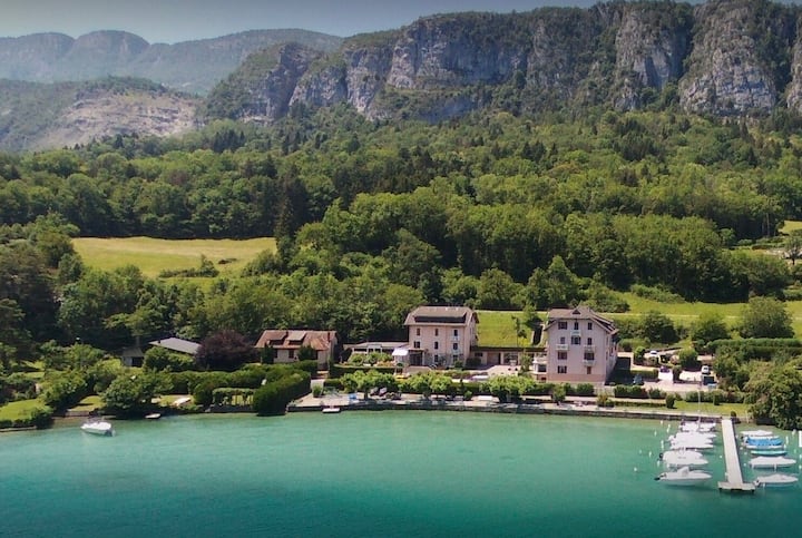 Rare 2 chambres avec plage privée sur le lac d'Annecy - Appartements en  résidence à louer à Doussard, Auvergne-Rhône-Alpes, France - Airbnb