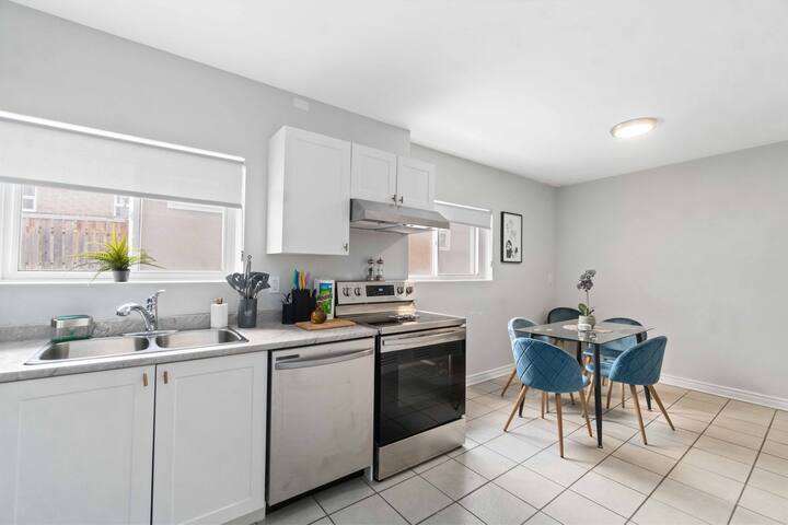 Contemporary Condo ❤ of Byward Market gallery image 2