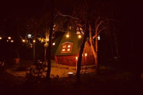 Little Magic Cabin with Indoor Fireplace