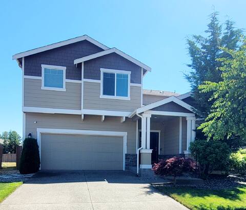 Entire home w/ office in South Hill, Puyallup, WA