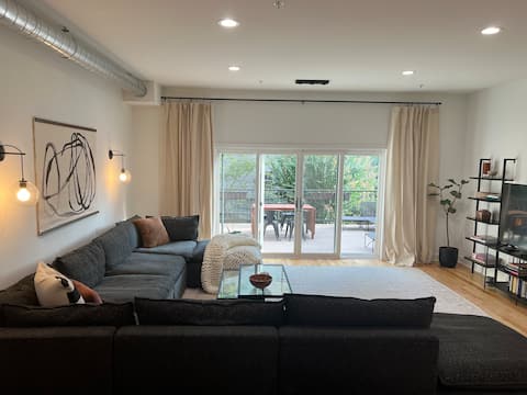 Top Airbnb: Spacious 4BR Fells Point Home Steps from the Water in Baltimore