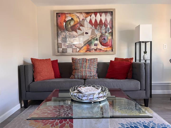 Cozy One-bedroom Guesthouse With Patio And Parking - Seattle, WA