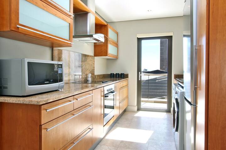 Family Condo in Cape Town with Table Mountain view gallery image 2