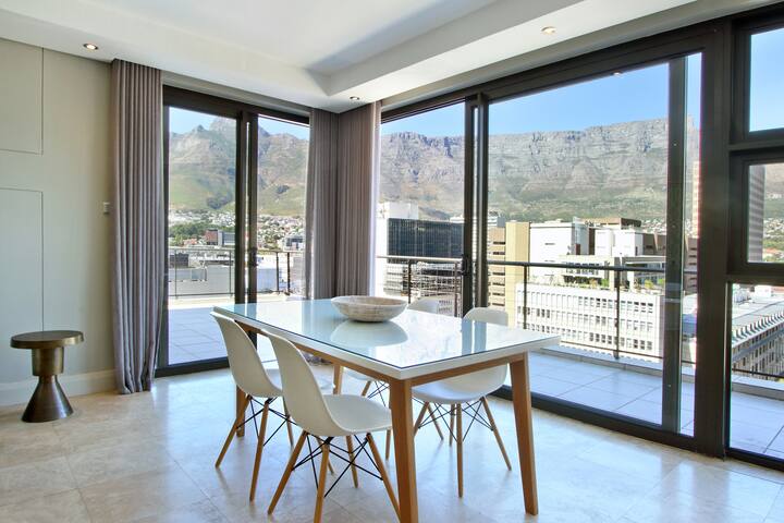 Family Condo in Cape Town with Table Mountain view