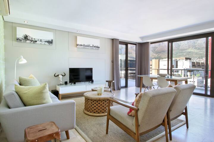 Family Condo in Cape Town with Table Mountain view gallery image 4