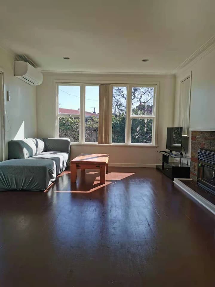 3 Bedrooms - White Weather Board  Full House - Auckland