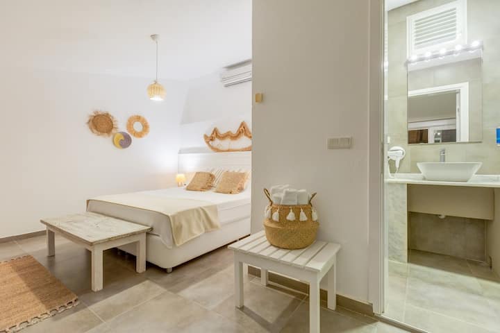 Deluxe Room With Terrace And Sea View|casa Daracia - Bozburun