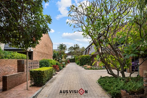 Relisted-Leafy Como unit close to Beach/City
