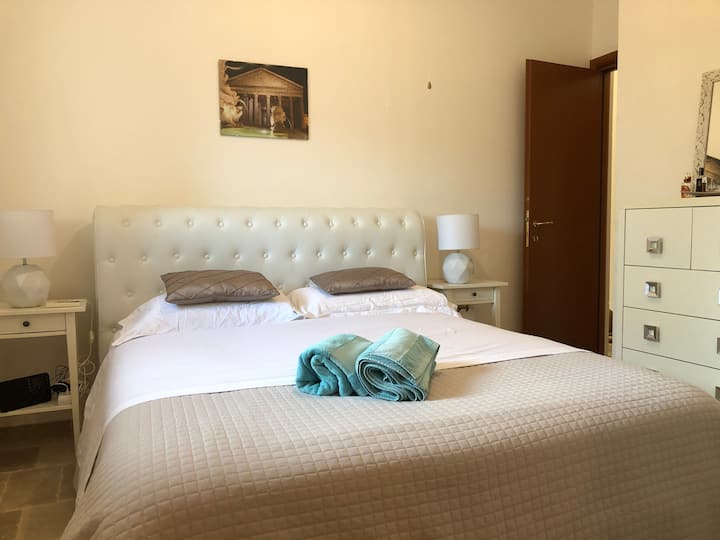 Ორადგილიანი საწოლი დიდი ზომის ფლიგელით