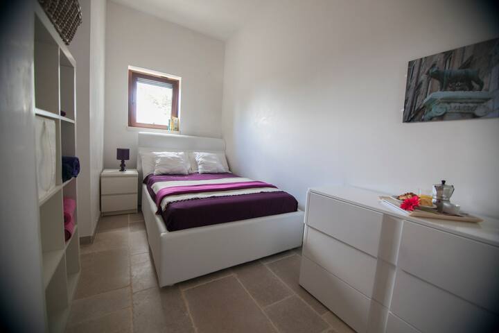 Საძინებელი 1,2 მ სიგანის საწოლით