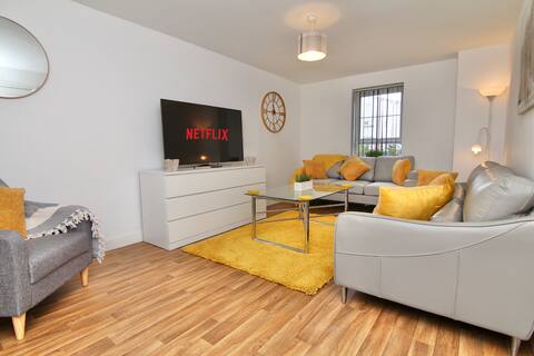 7Bed Oasis: Walk to City Center, Holiday Bliss
