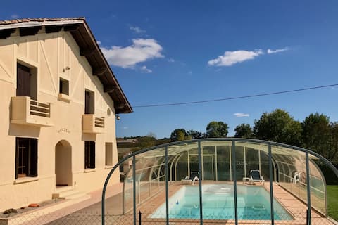 Traditional 4 bedroom villa with swimming pool.