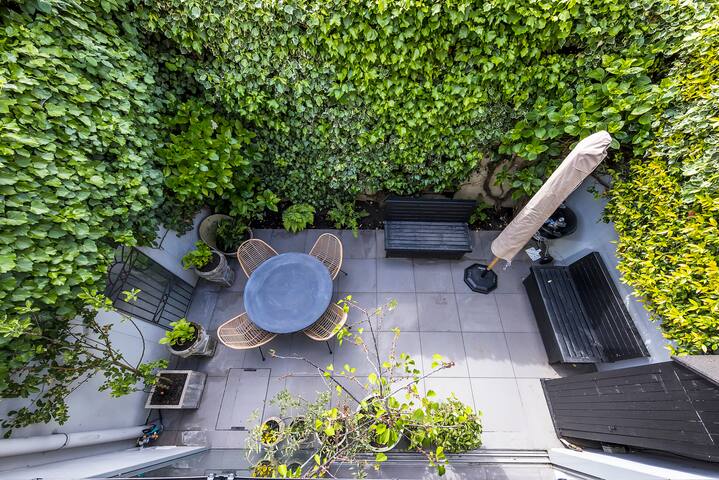 Chic four-bedroom townhouse in cool Notting Hill gallery image 3