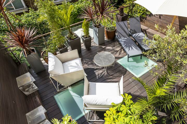 Chic four-bedroom townhouse in cool Notting Hill gallery image 5