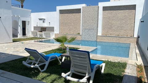 Beautiful villa with pool, Casa Blanca