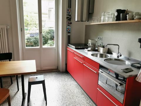 Top performing Airbnb: Centrally located apartment with garden seating in Bern