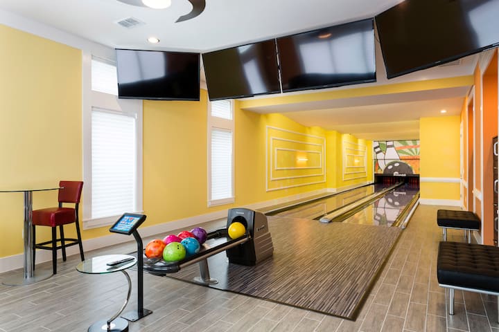 Luxury Villa with Bowling Area - Villas for Rent in Four Corners ...