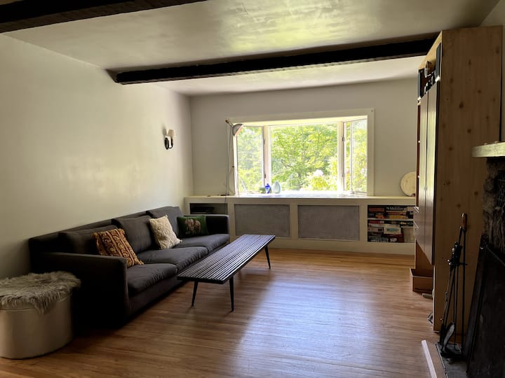 Bright And Spacious 3-bedroom House. - Kent, CT