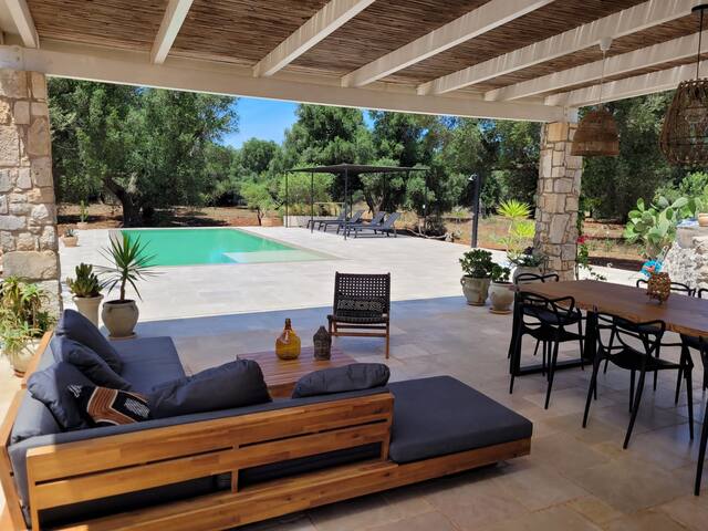 Lussuosa villa moderna con trulli e Piscina gallery image 4