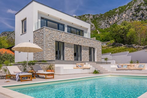 Luxurious contemporary villa with private pool