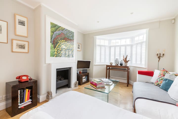 Whoops-a-Daisy 3 bedroom in Notting Hill