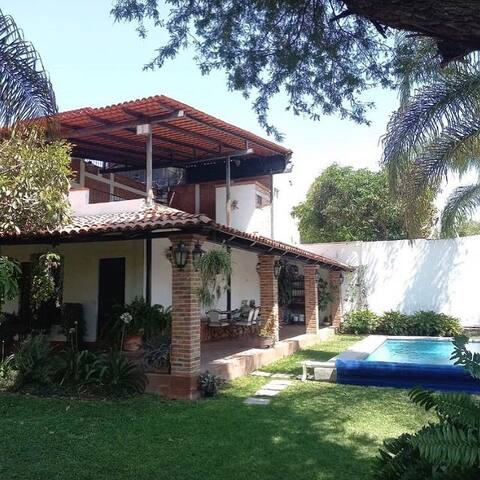 Secure rest villa, with pool