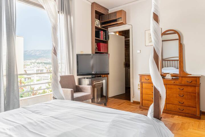 Unique 164sq Spacious 3BDR/2bath Mouson-Filopappou gallery image 3