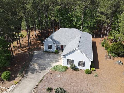Private Yard: pool,gym,bowling,pickle ball,weekly$